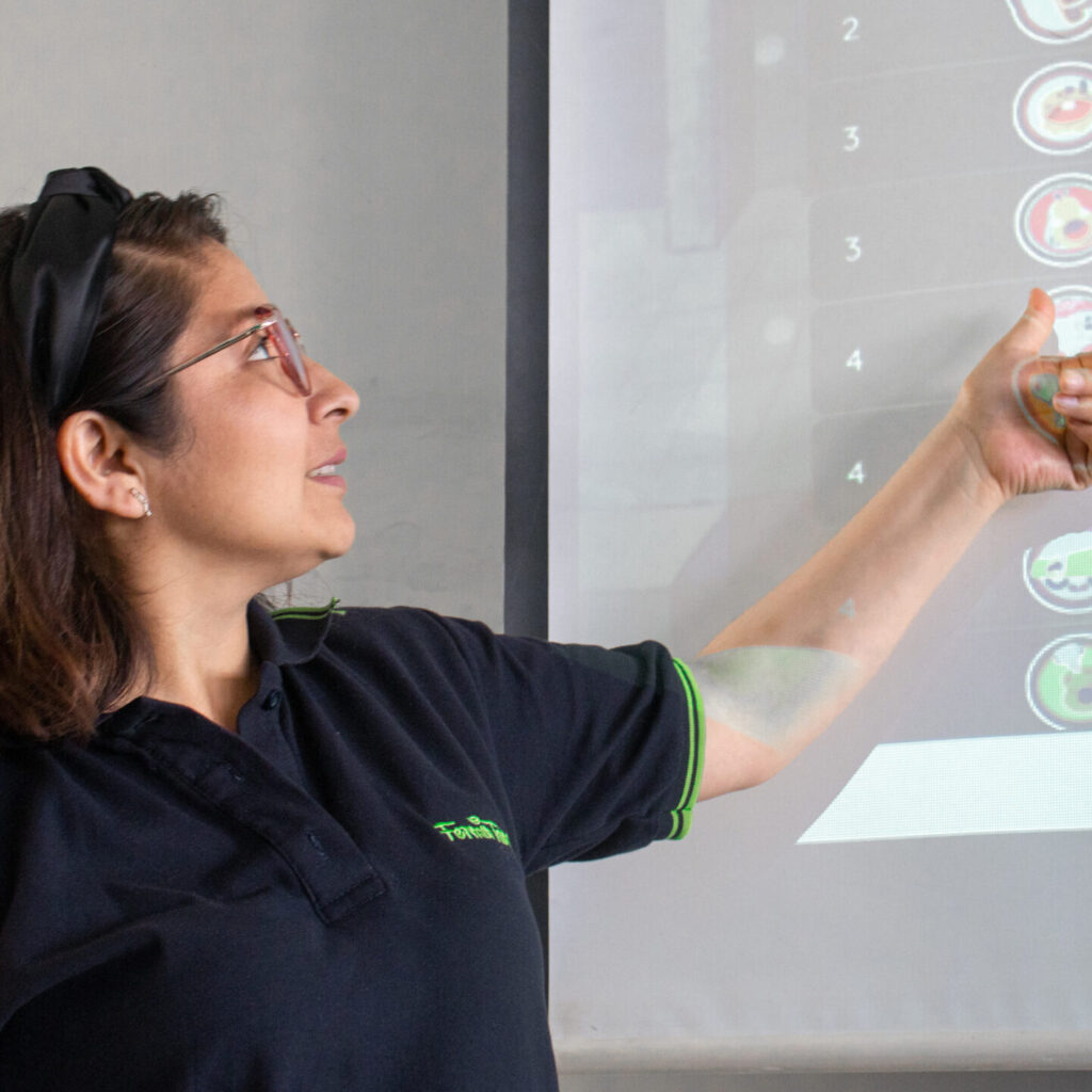 fermin tanguis, fermín tangüis, colegio fermín tangüis, colegio con piscina en san juan de miraflores, fermín tangüis plataforma, fermin tanguis plataforma