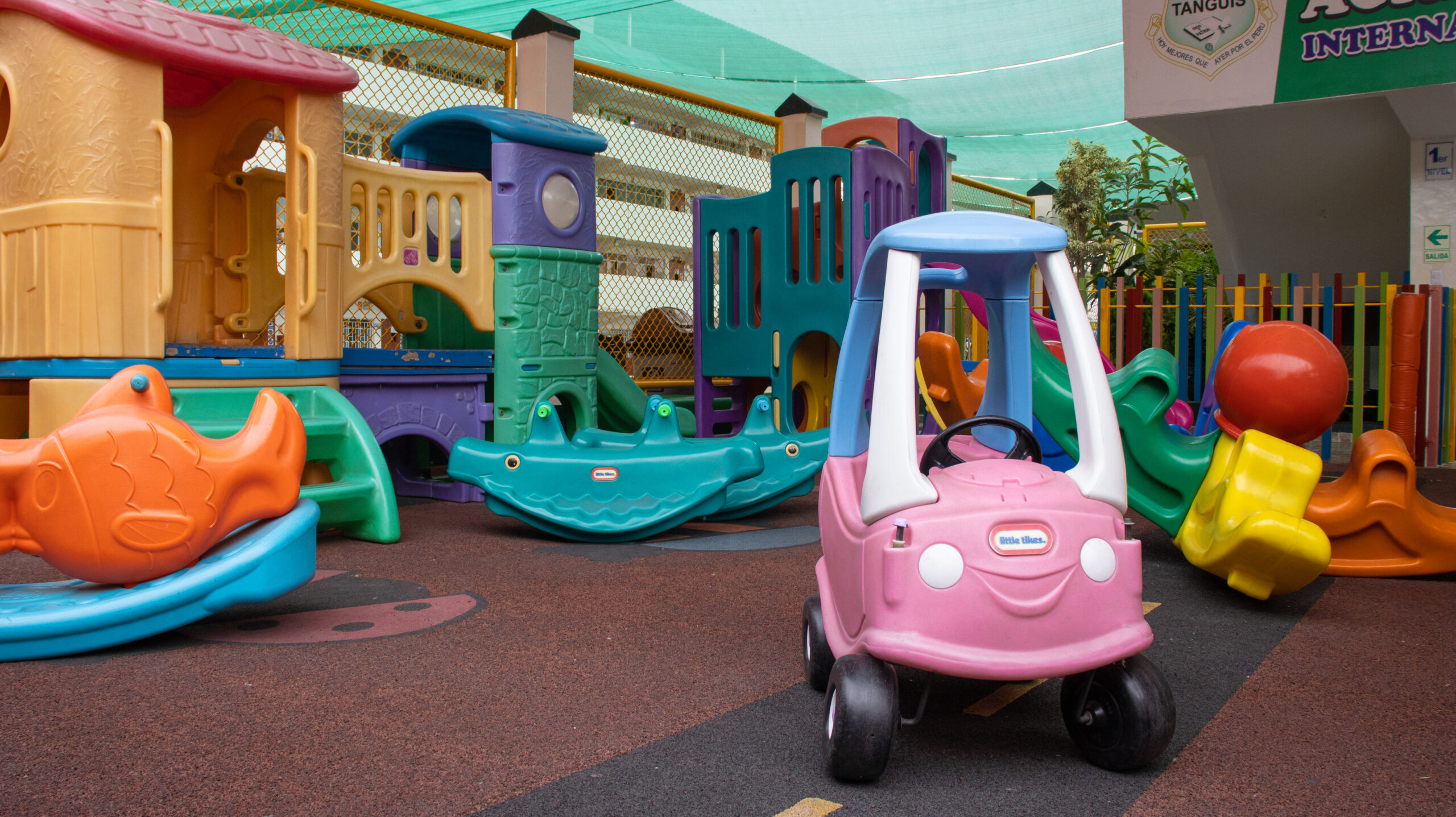 fermin tanguis, fermín tangüis, colegio fermín tangüis, colegio con piscina en san juan de miraflores, fermín tangüis plataforma, fermin tanguis plataforma